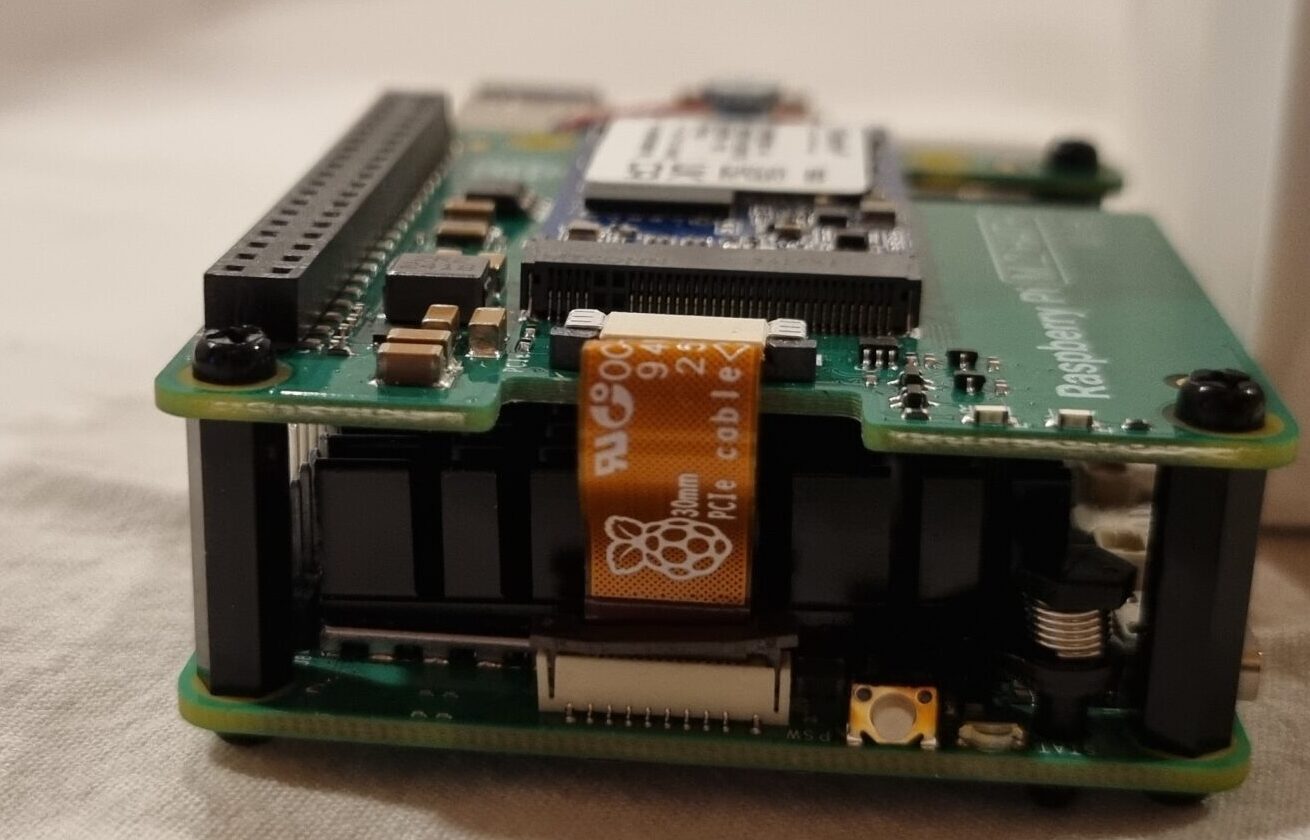 Opinber Raspberry Pi M.2 HAT